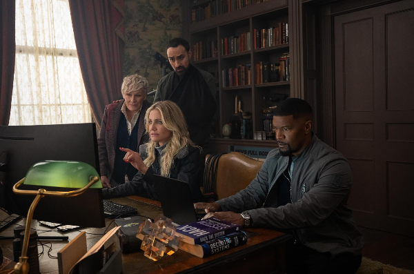 넷플릭스-영화-백-인-액션-스틸컷