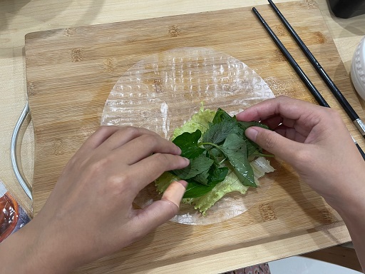 2. 밑에 넣을 야채를 넣어줍니다.