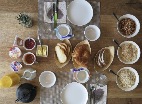 행복 호르몬 세로토닌을 만드는 음식과 생활 습관
