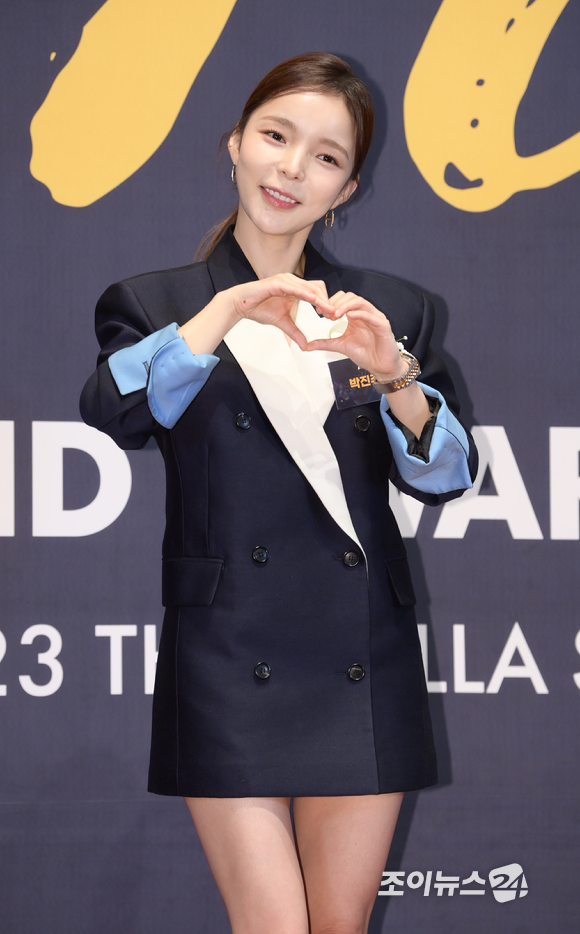 배우 박진주가 17일 오전 서울 중구 장충동 신라호텔 다이너스티홀에서 열린 '2023 대한민국 퍼스트브랜드 대상' 포토월 행사에 멀티테이너 수상자로 참석하고 있다. [사진=조이뉴스24 DB]