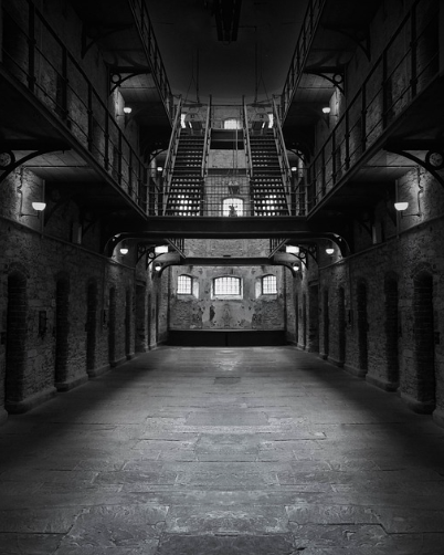 스탠퍼드 감옥 실험 – 인간의 심리와 권력의 위험한 관계