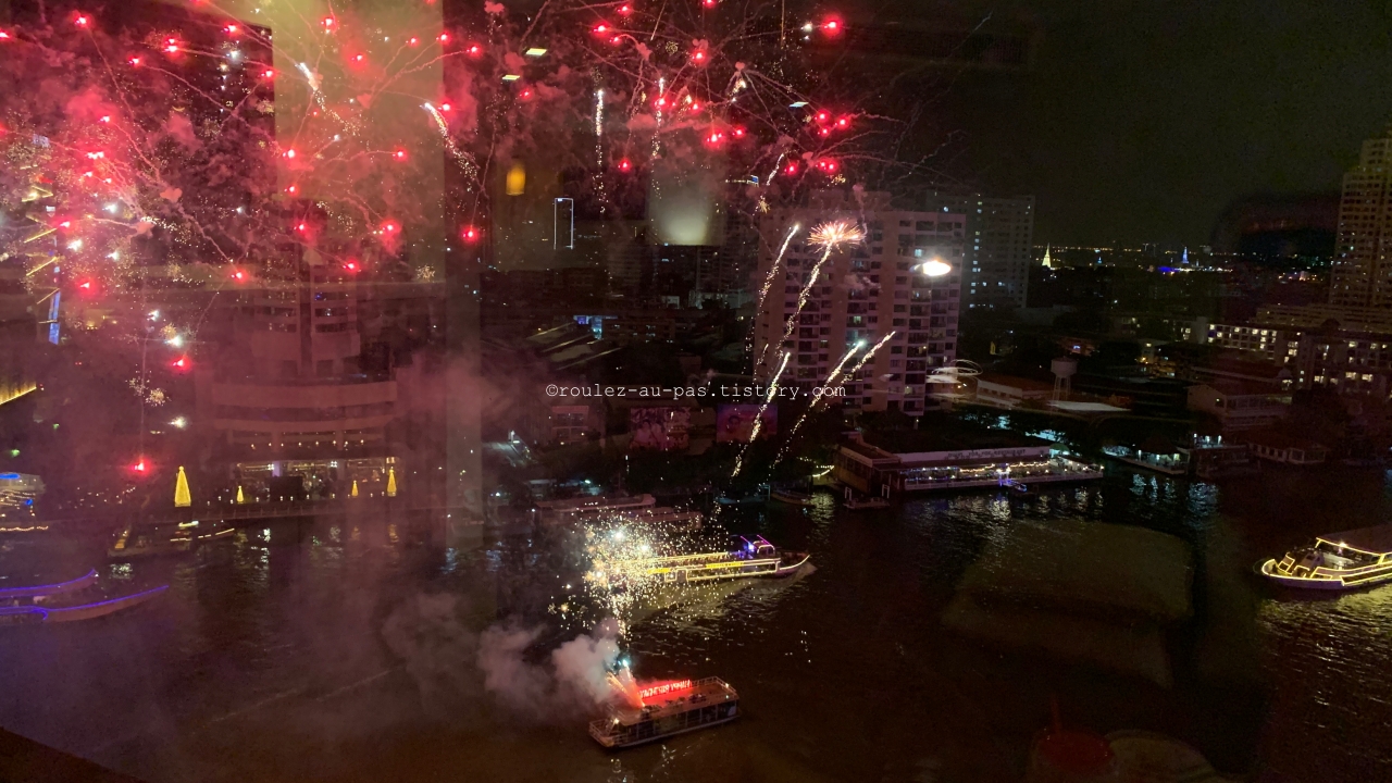 BANGKOK-RIVER SIDE-FIRECRACKER