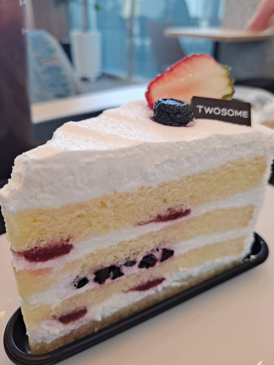 투썸 그릭요거트 딸기 생크림