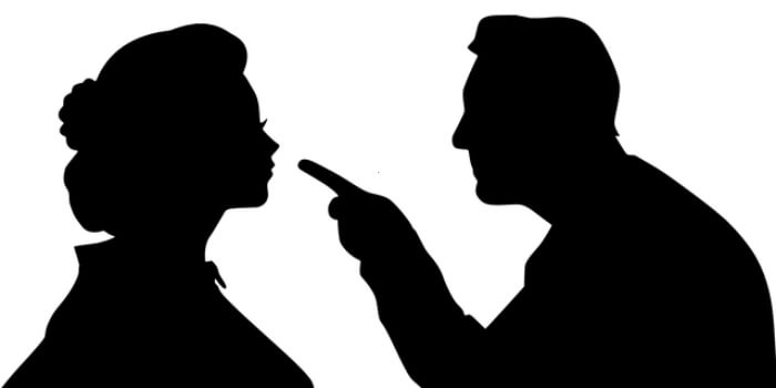 삿대질하는-남성