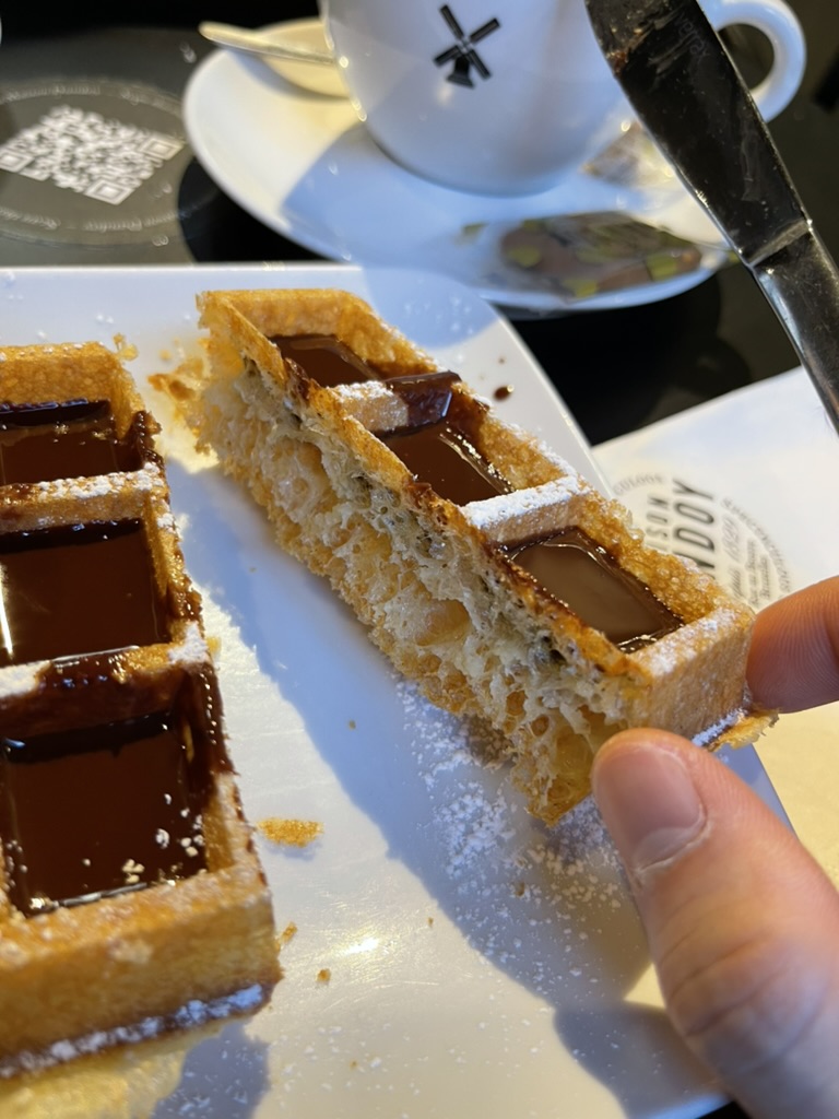 Maison Dandoy 와플 단면