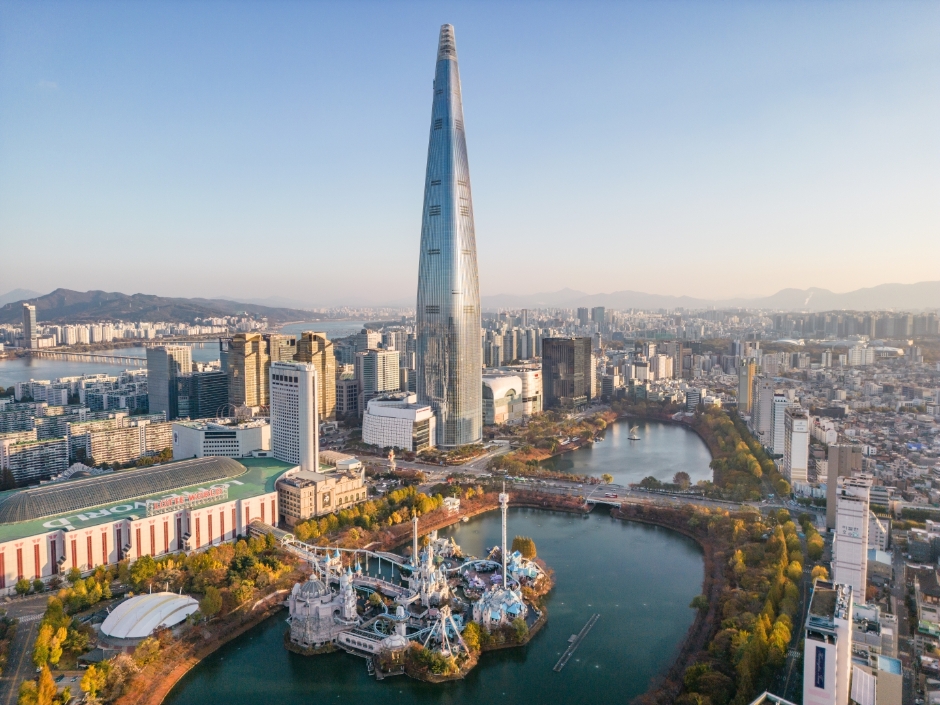 롯데월드타워와 석촌호수 매직아일랜드 전경