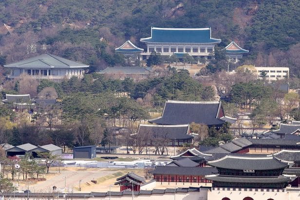 "세계 최고 은둔의 공간 '청와대' 전면 개방 시 년 1조8000억 효과” 한국경제연구원