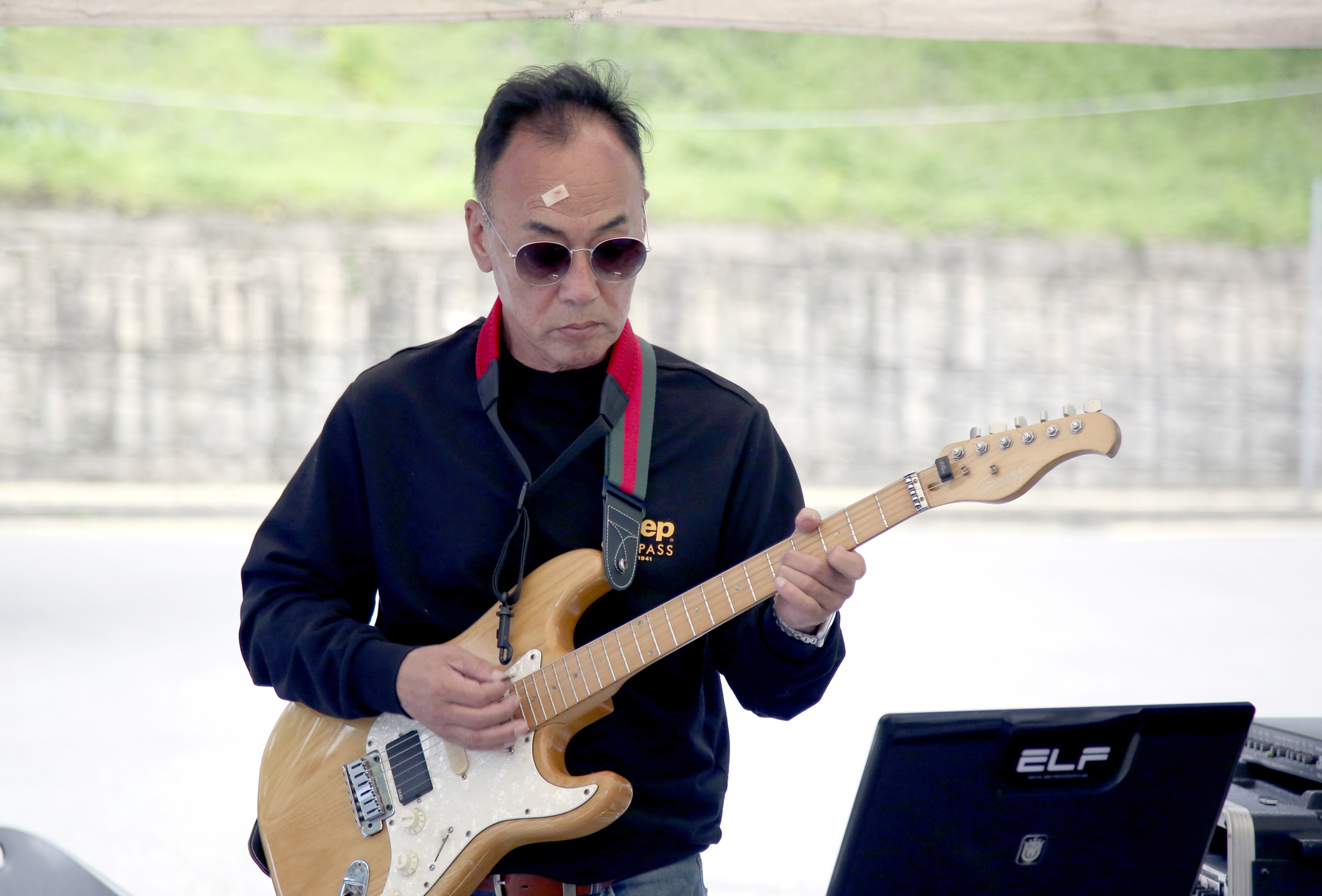 guitar play