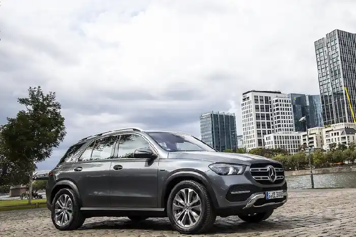 벤츠 PHEV GLE 350 e 가격 실구매가 모의견적 제원 옵션 카탈로그 가격표 디자인 실내 트렁크 색상 총정리