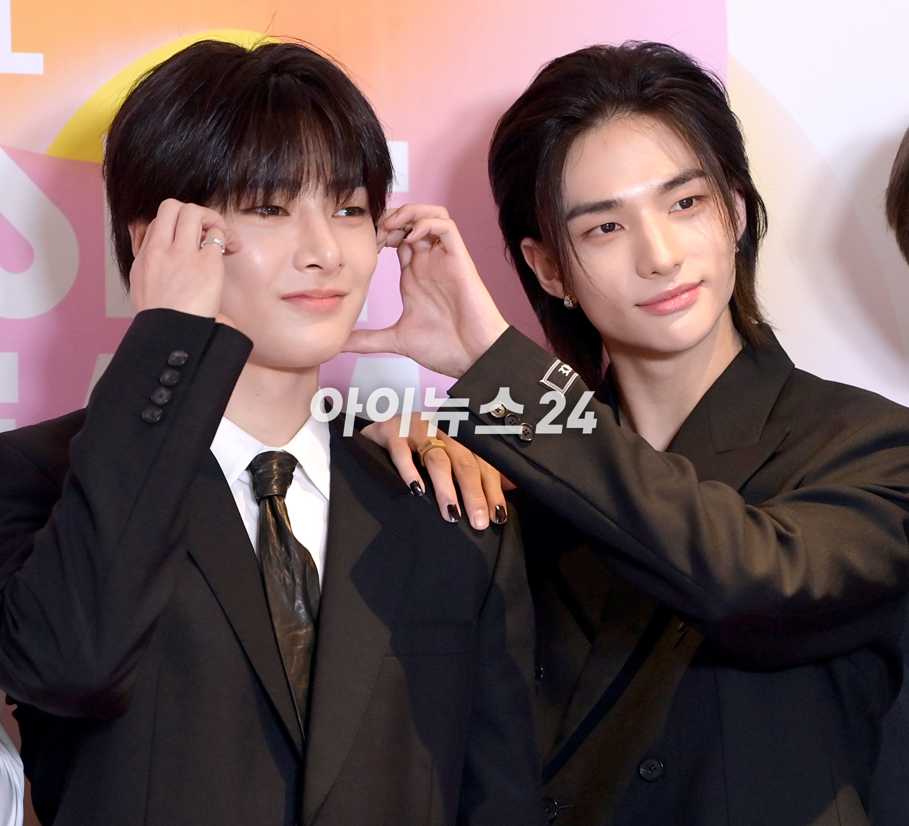 그룹 스트레이 키즈(Stray Kids)가 10일 오후 서울 송파구 올림픽공원 케이스포돔(KSPO DOME)에서 열린 '2023 K글로벌 하트 드림 어워즈' 레드카펫 행사에 참석하고 있다. [사진=정소희 기자]