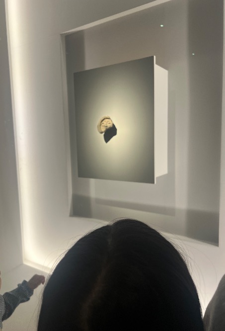 경주 박물관의 얼굴모양 조각상