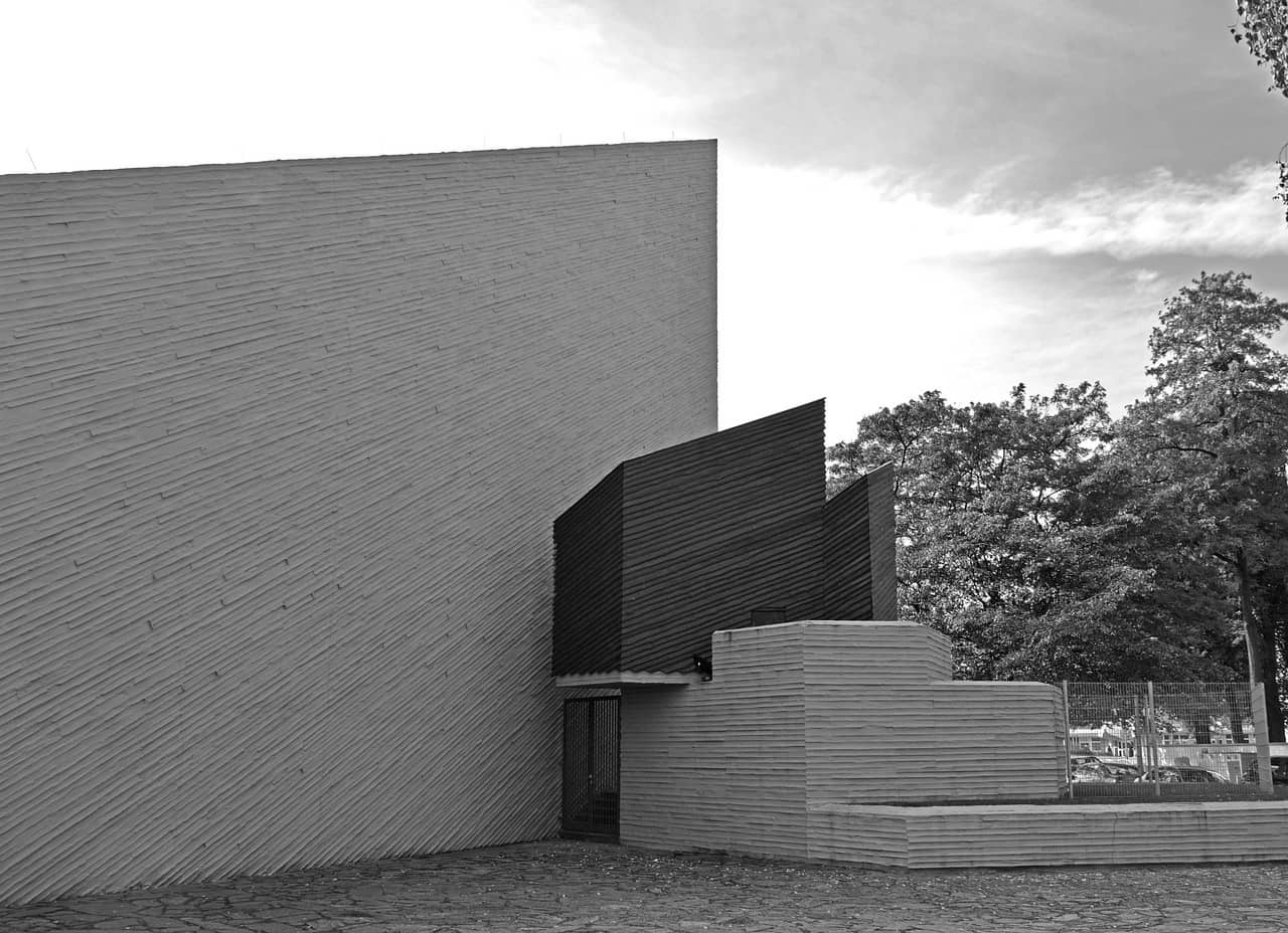 성경은 신화인가, 역사인가? – 신앙과 학문의 경계를 넘어서