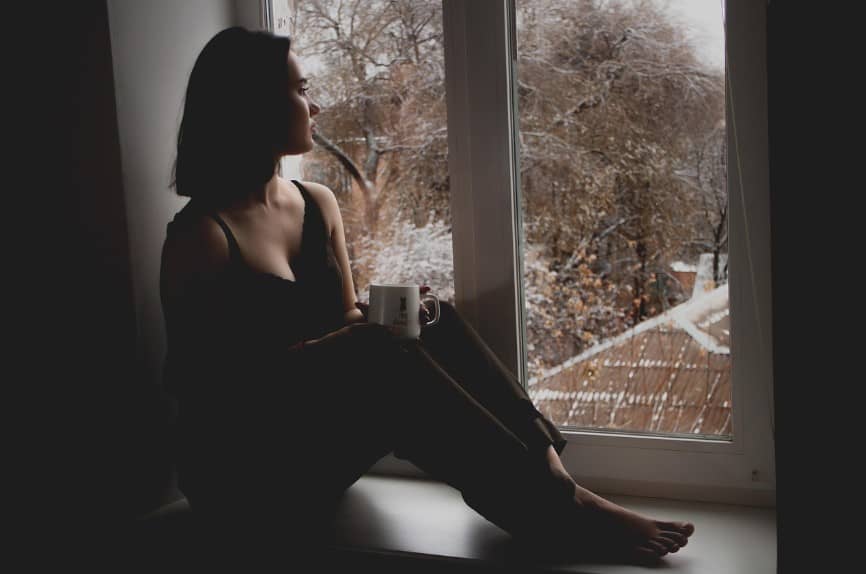 갱년기고립 여성 관련 사진