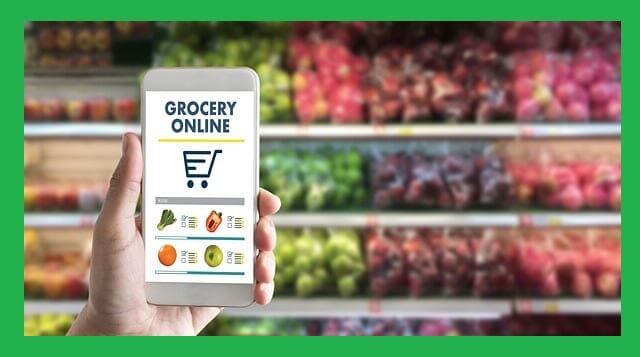 마트-진열매장-앞-핸드폰