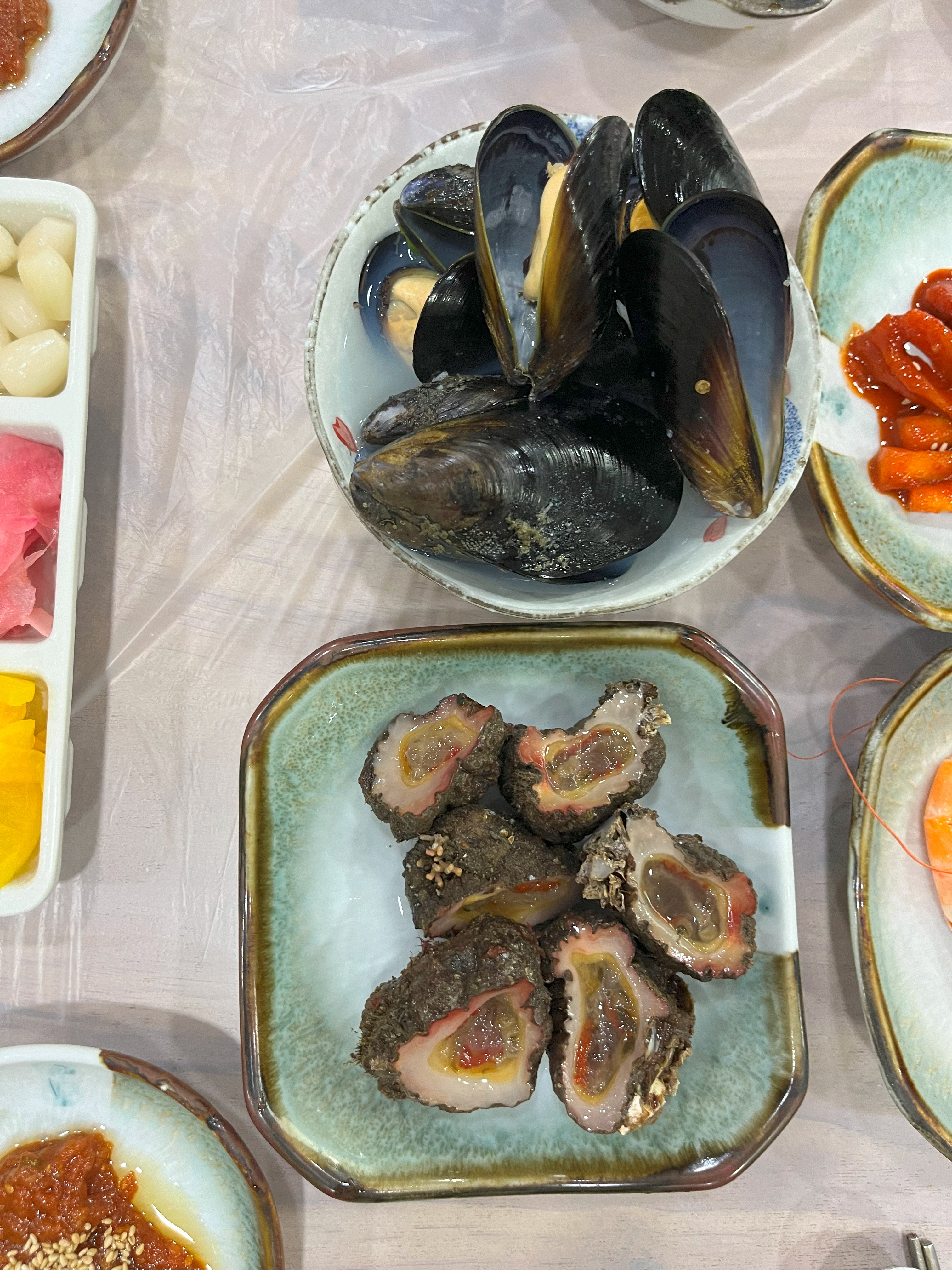 기가 막히게 맛있었던 홍합탕과 돌멍게