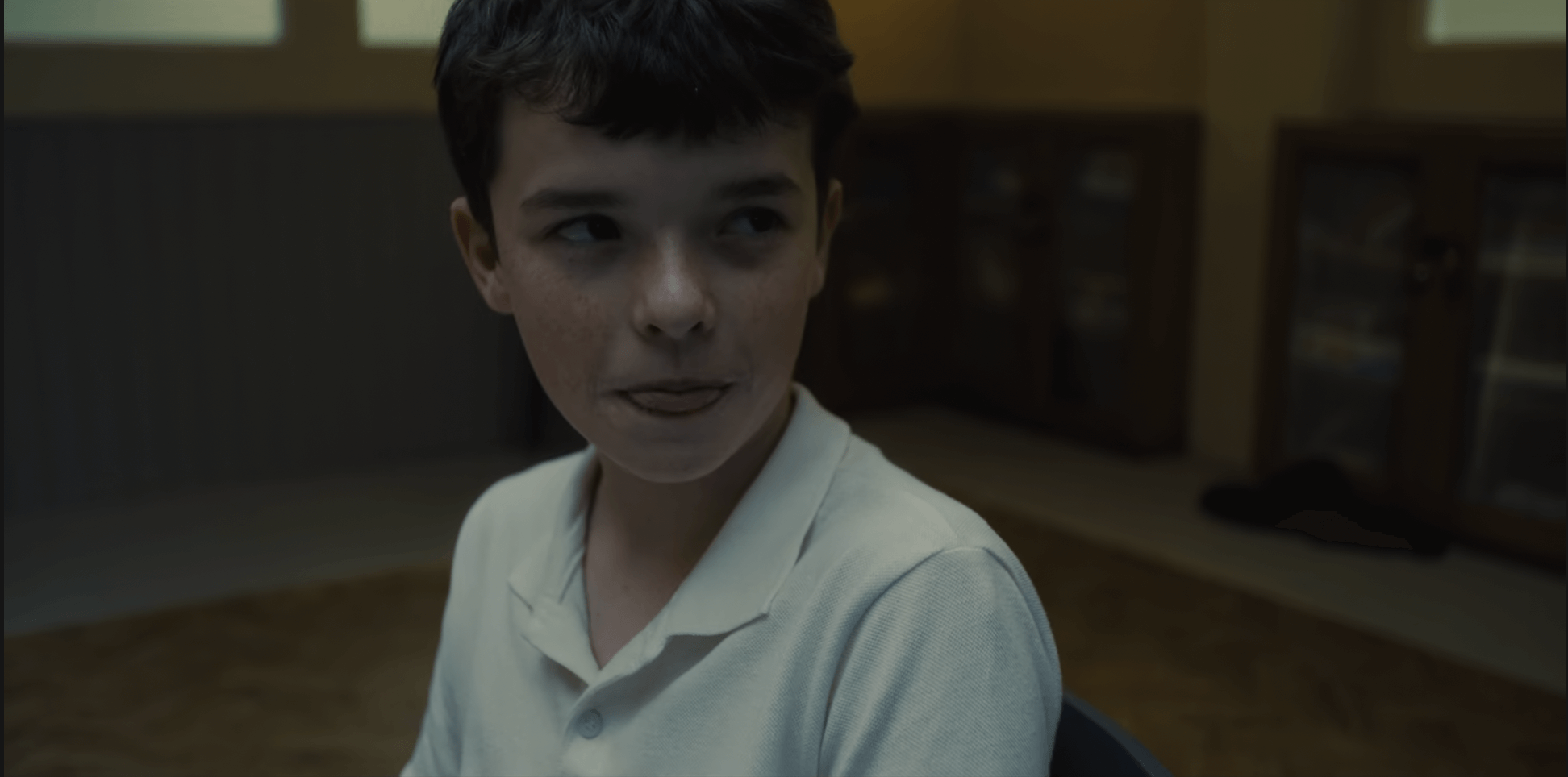 여자 심리상담사를 얕보고 있는 제이미의 모습