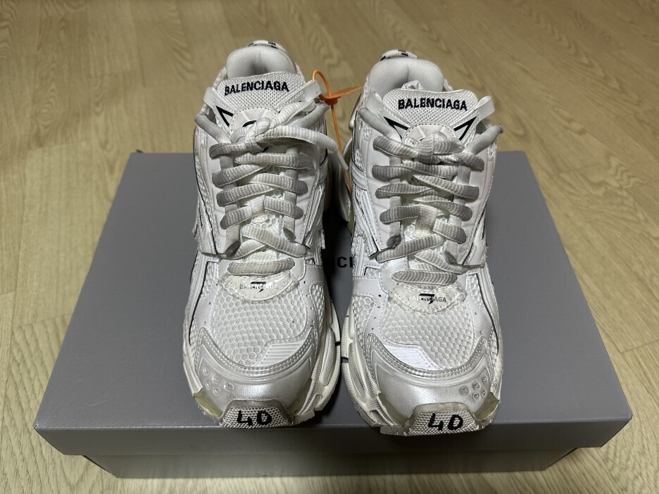 발렌시아가 러너 스니커즈 본품 1