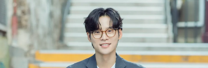 엄마친구아들에서 사회부기자 강단오 역을 맡은 배우 윤지온