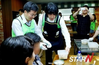김장훈 삼계탕 기부&amp;#44; 700인분 기부 사례&amp;#44; 장훈 나눔 문화&amp;#44; 군 장병 기부&amp;#44; 여름철 보양식 봉사&amp;#44; 연예인 기부 실천&amp;#44; 어르신 급식&amp;#44; 따스한 채움터 활동&amp;#44; 사랑의쌀 나눔운동본부