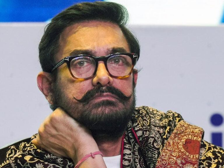 아미르 칸의 최근 모습을 담은 사진 - 긴 수염을 기르고 있다