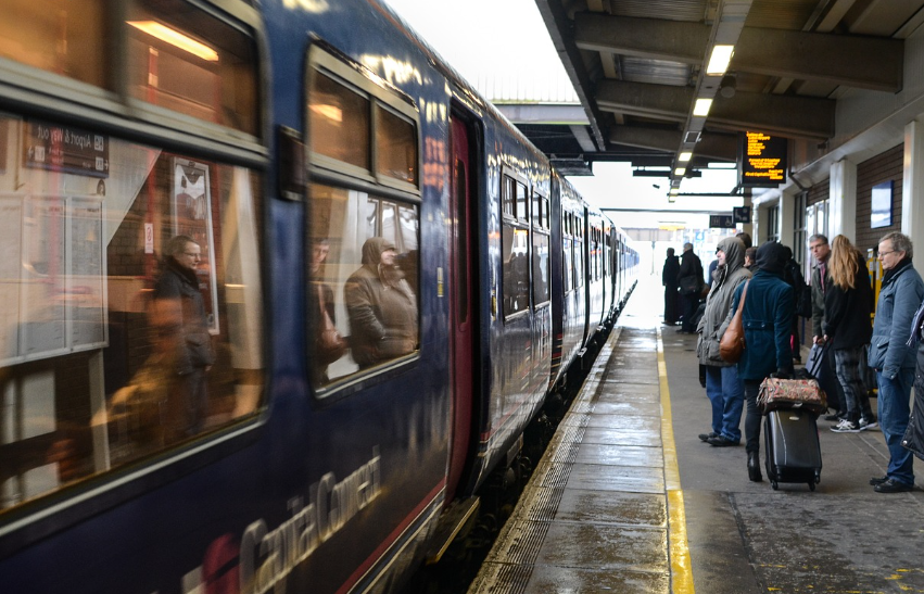 봄꽃 따라 떠나는 기차 여행 코스 추천