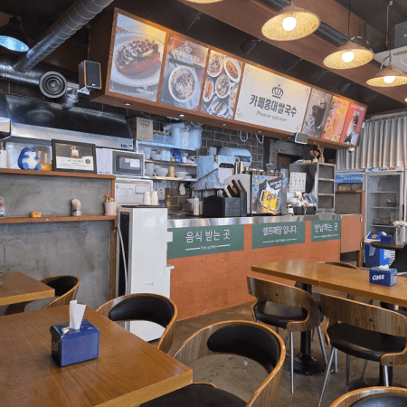 카페홍대쌀국수 수유점 내부