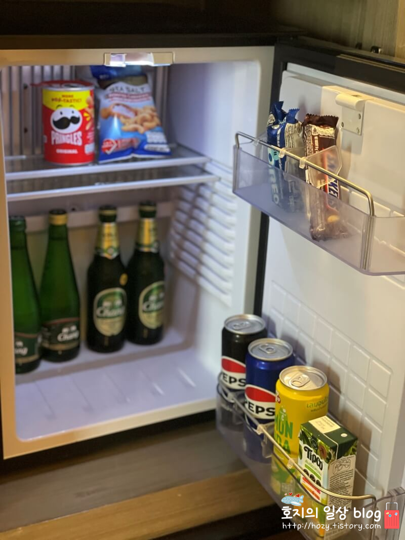 방콕 메리어트 마르퀴스 퀸즈파크 게스트룸 미니바_냉장고