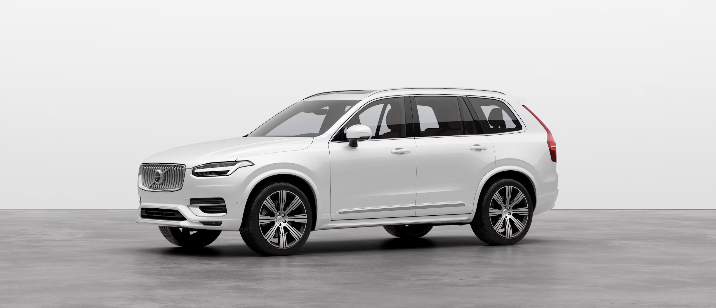 볼보 XC90 정면 측면 화이트