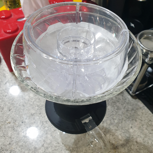 하리오 스위치와 드립 어시스트 레시피 Feat. 커피 익스플로러_린싱 및 예열