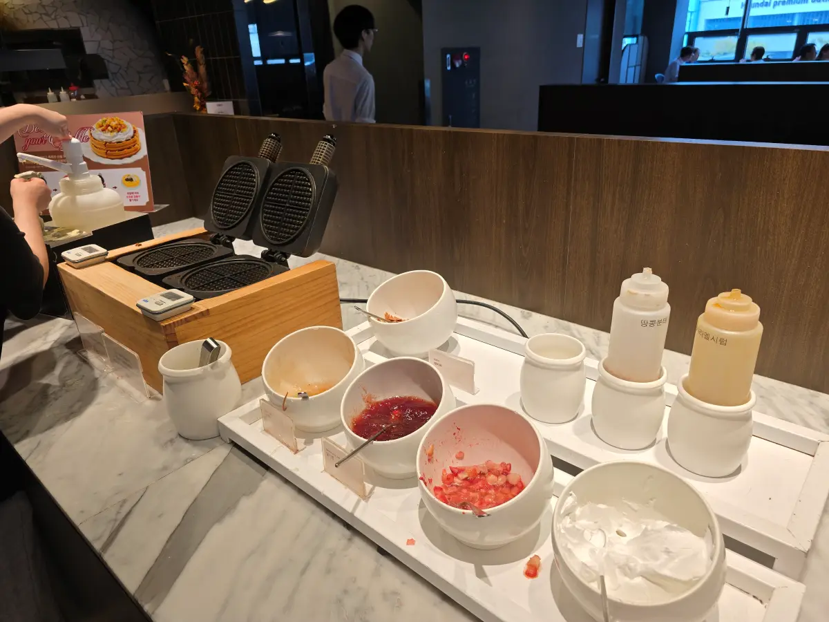 빕스 샐러드바 사진: 와플 토핑