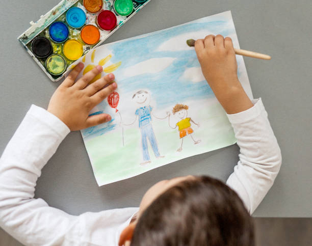 "아이의 그림 속 불안신호, 부모가 먼저 알아차릴 수 있는 7가지 포인트"