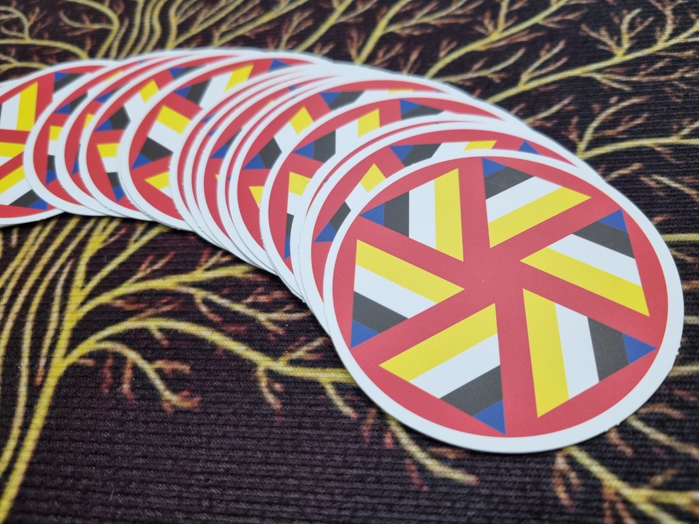 오방색 무늬가 있는 동그fks 카드 여러 장 / by Sa-ha