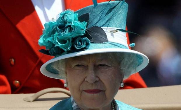 세계적인 모자 디자이너: 레이첼 트레버 모건 (Rachel Trevor-Morgan)