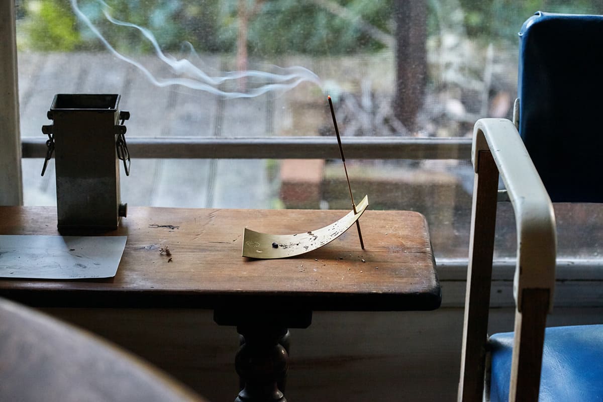 인센스-스틱-홀더-제대로-알고-사용하기-나그참파-HEM