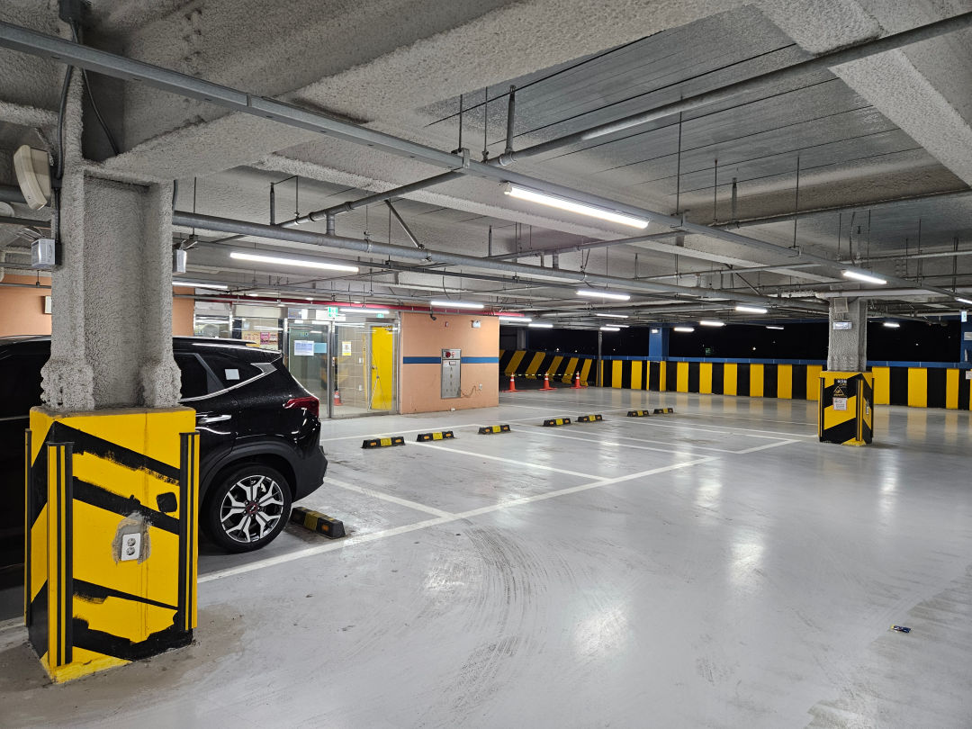 쏘삼 208 주차장