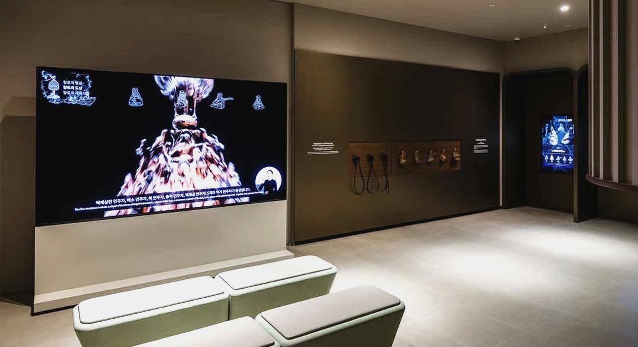 &lsquo;빛&middot;소리&middot;향&rsquo;으로 즐기는 몰입형 전시를 경험할 수 있다. [ⓒ인스타그램 buyeo.museum]