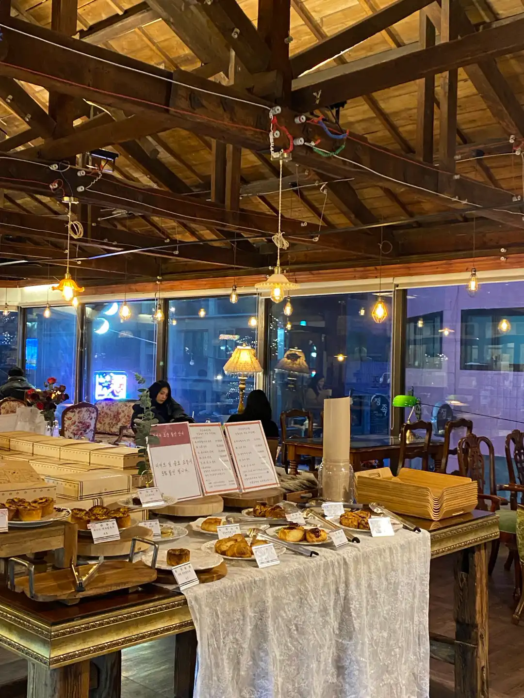 군산과자조합-내부-디저트-판매대