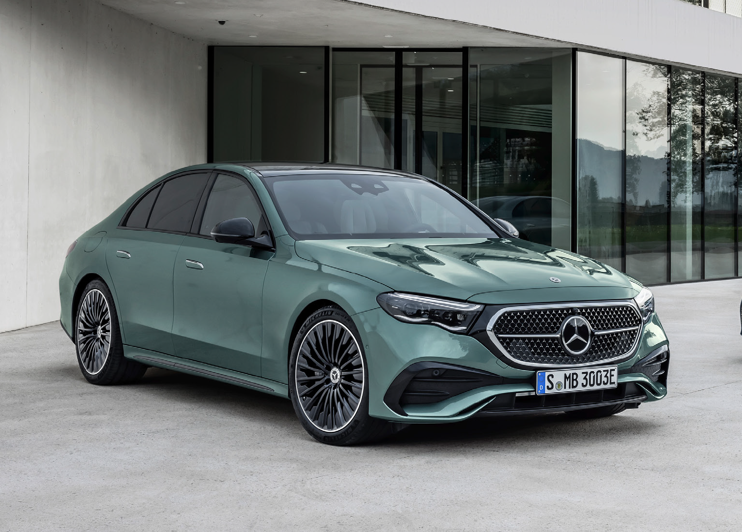 벤츠 E200 리뷰: 디자인, 성능, 실내, 실사용자 평가까지 완벽 정리