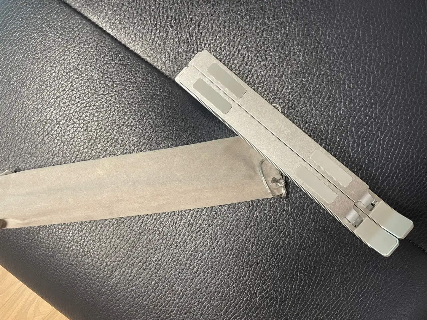 잘만(ZALMAN) 접이식 받침대