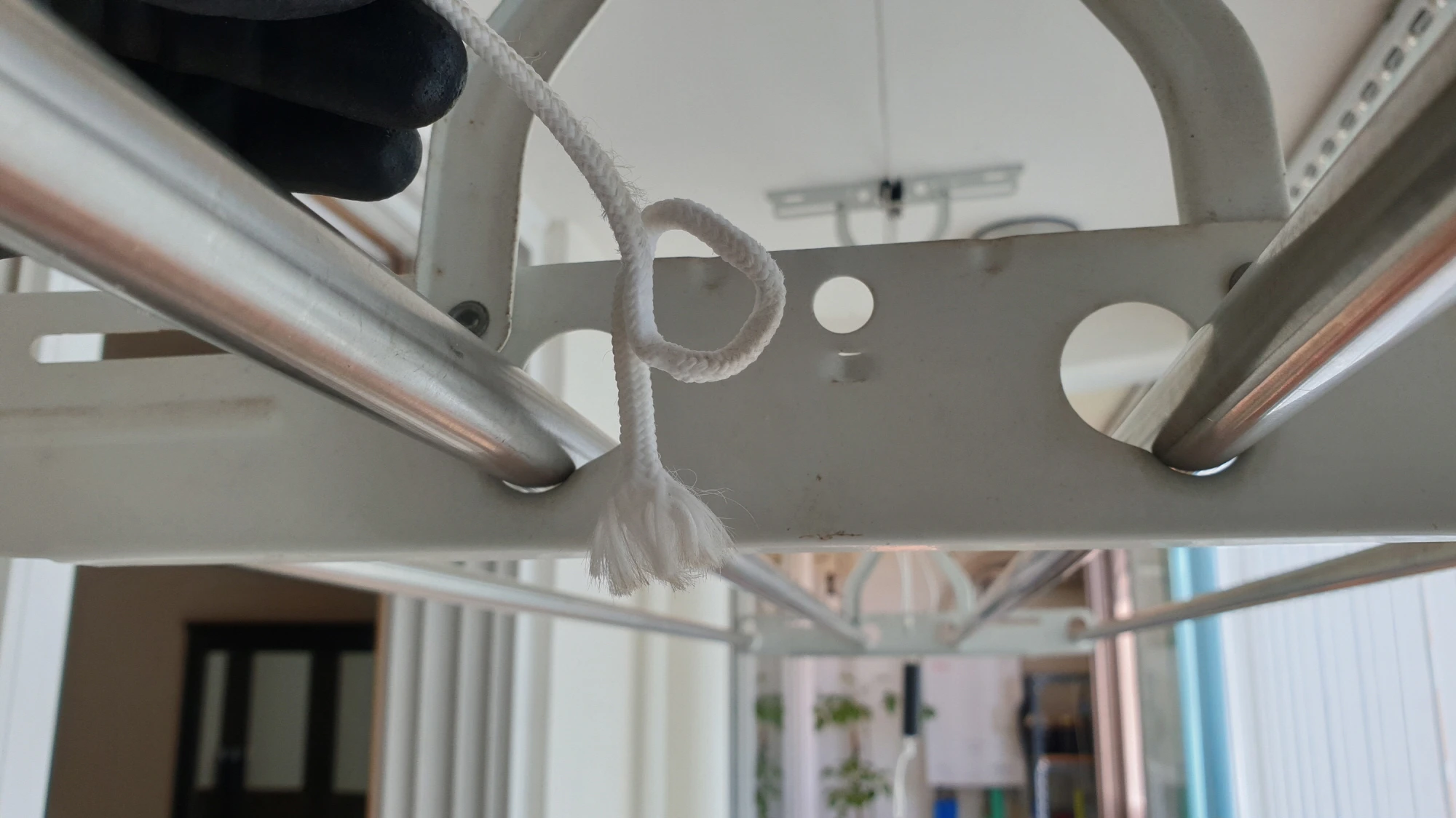 건조대 줄 풀어준 모습