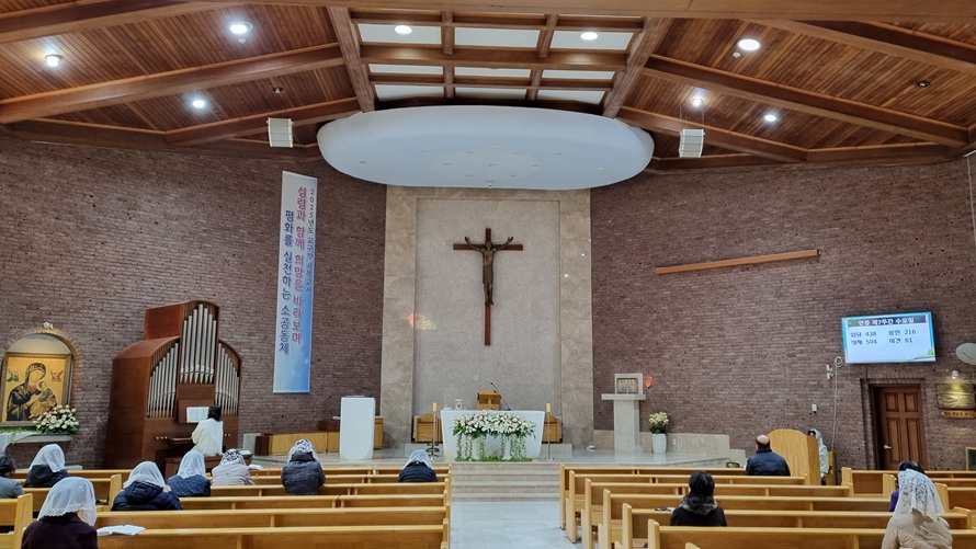 제주 광양성당 제대, 제단, 십자고상