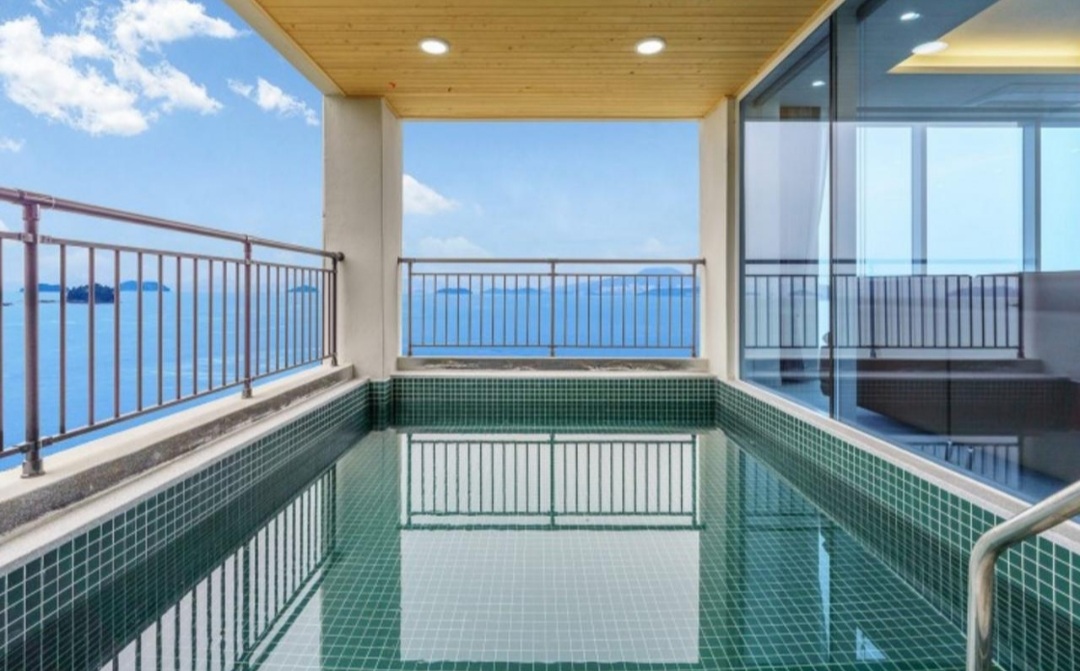 C동 301호 수영장