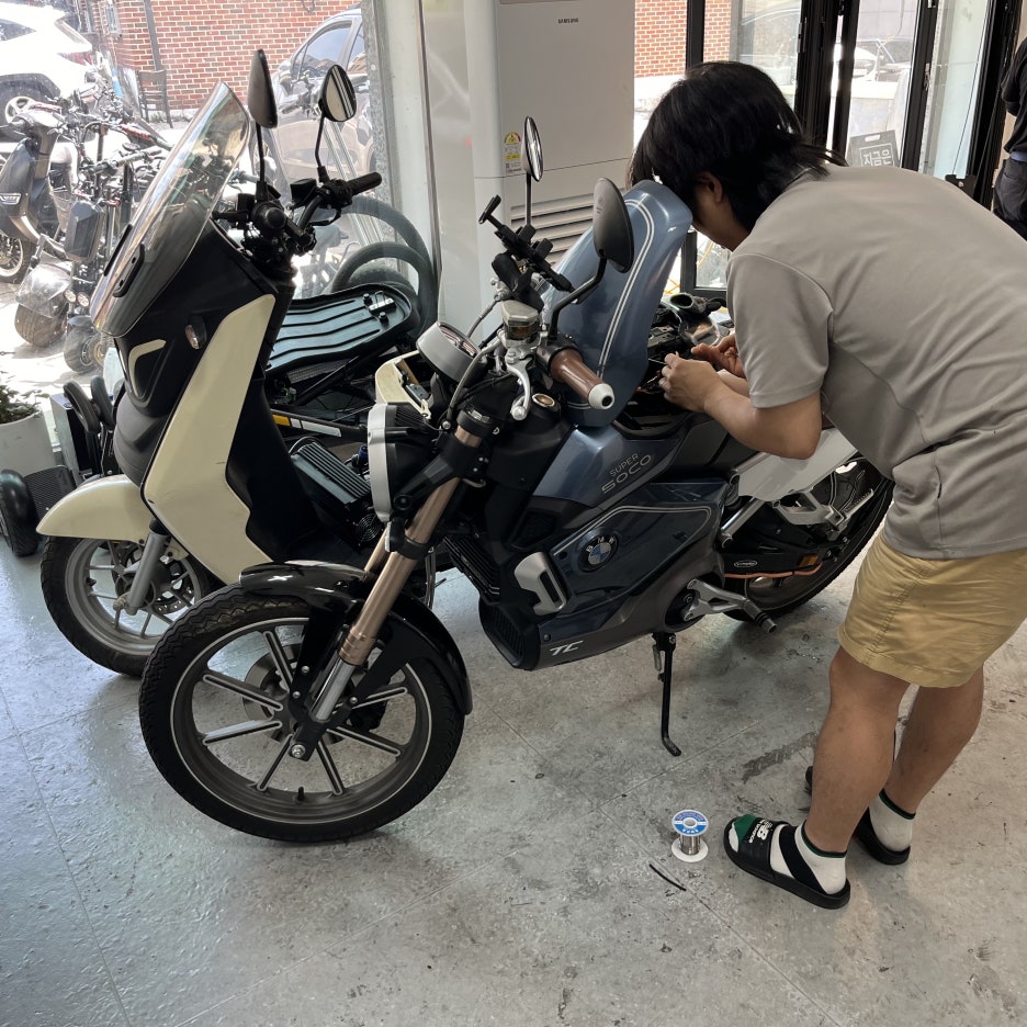 전기오토바이 수리: 슈퍼쏘코 TC-배터리 전원선 납땜, SUPERSOCO AS, 수원 화성 동탄 오산 광교 용인 안양 안산 분당 군포 평택