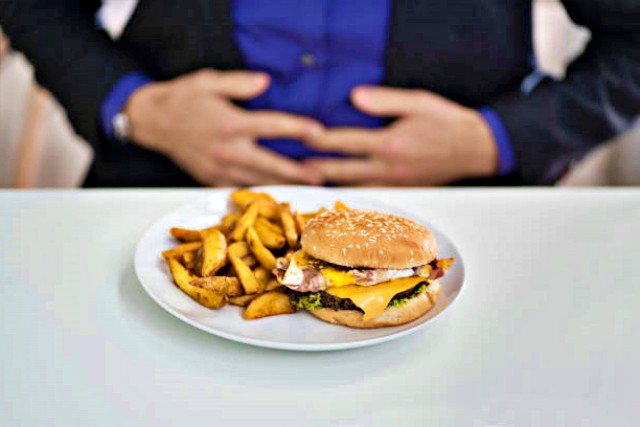 조금 먹어도 배부른 증상 소화가 잘 안될때 나타나는 증상, 소화불량 증상, 팁줌