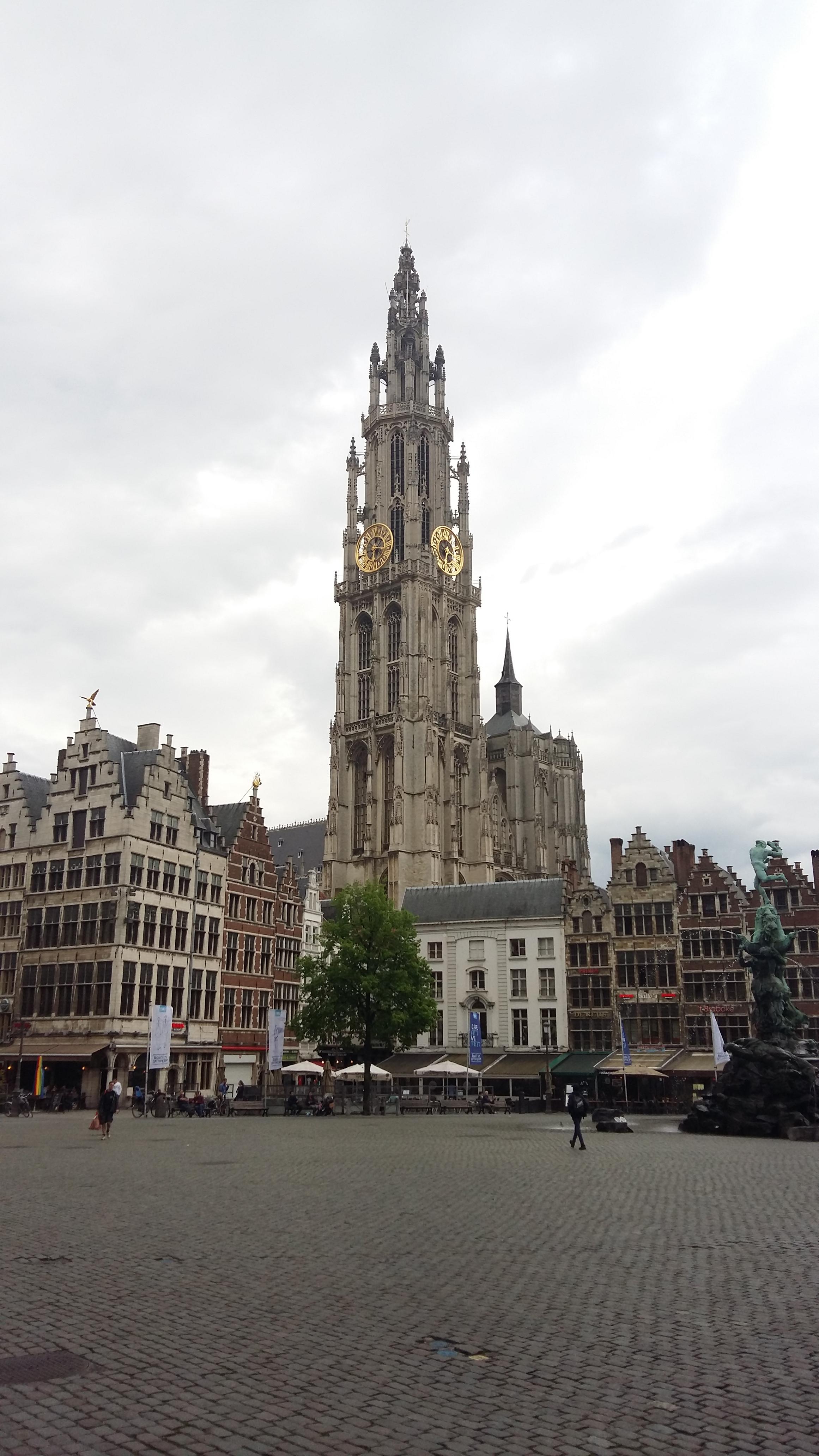 벨기에 안트베르펜 흐로테 마르크트와 성모 마리아 대성당