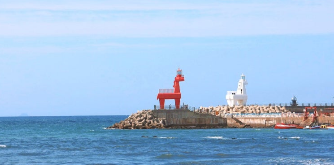 조랑말 모양 등대 사진