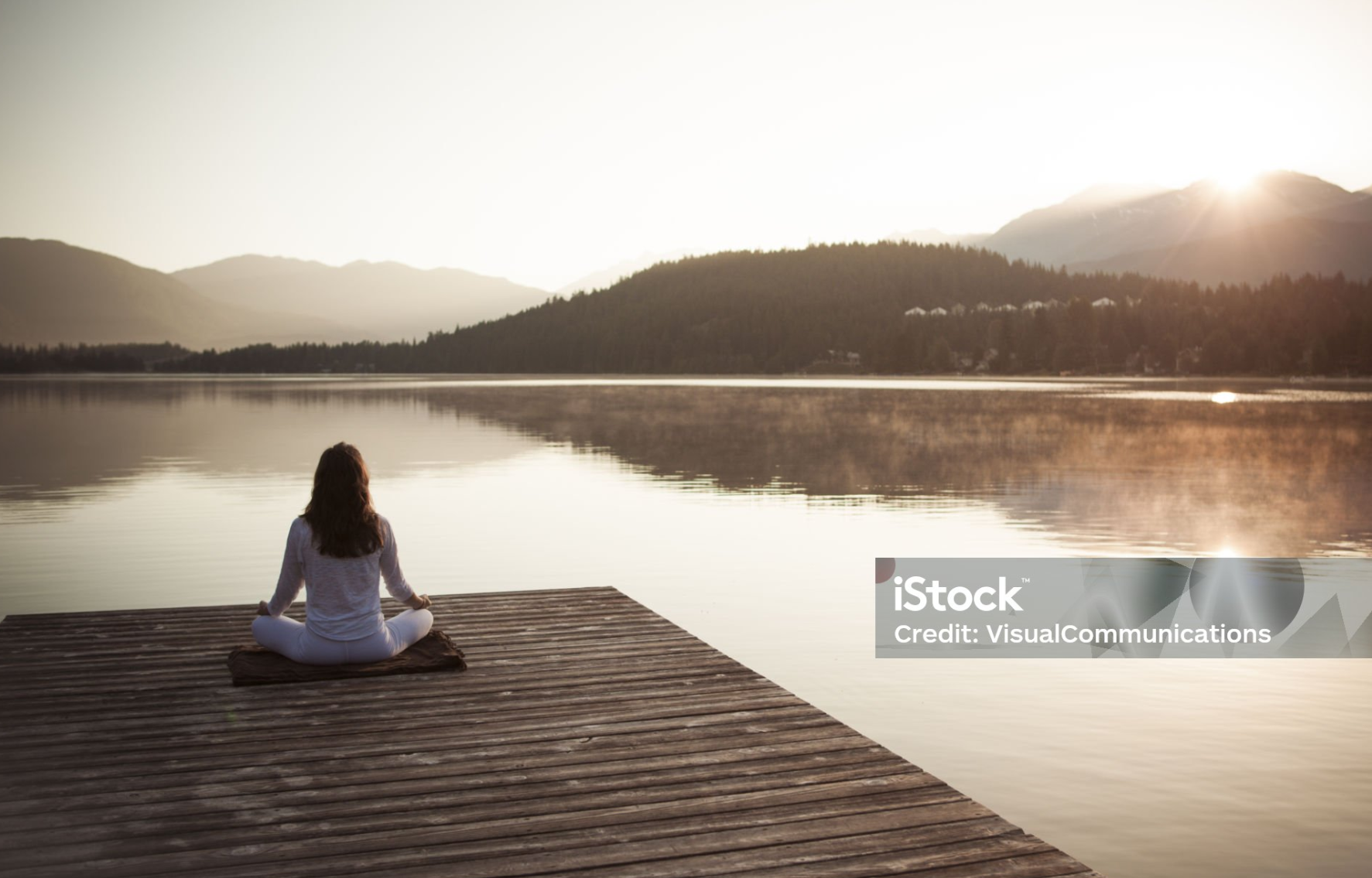 들숨과 날숨에 집중하며 자연스럽게 호흡 명상