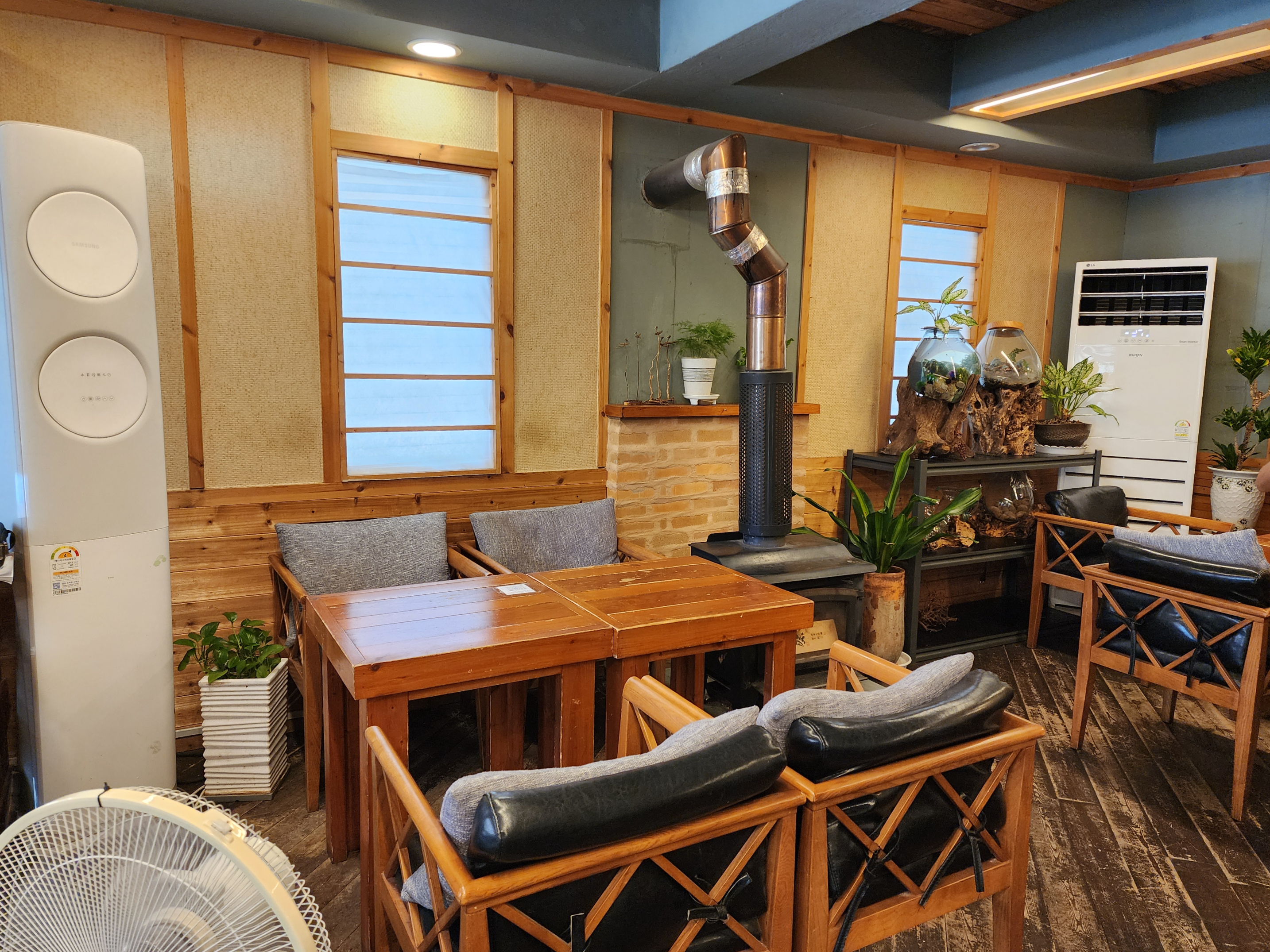 부산 빈앤빈 카페 실내 인테리어