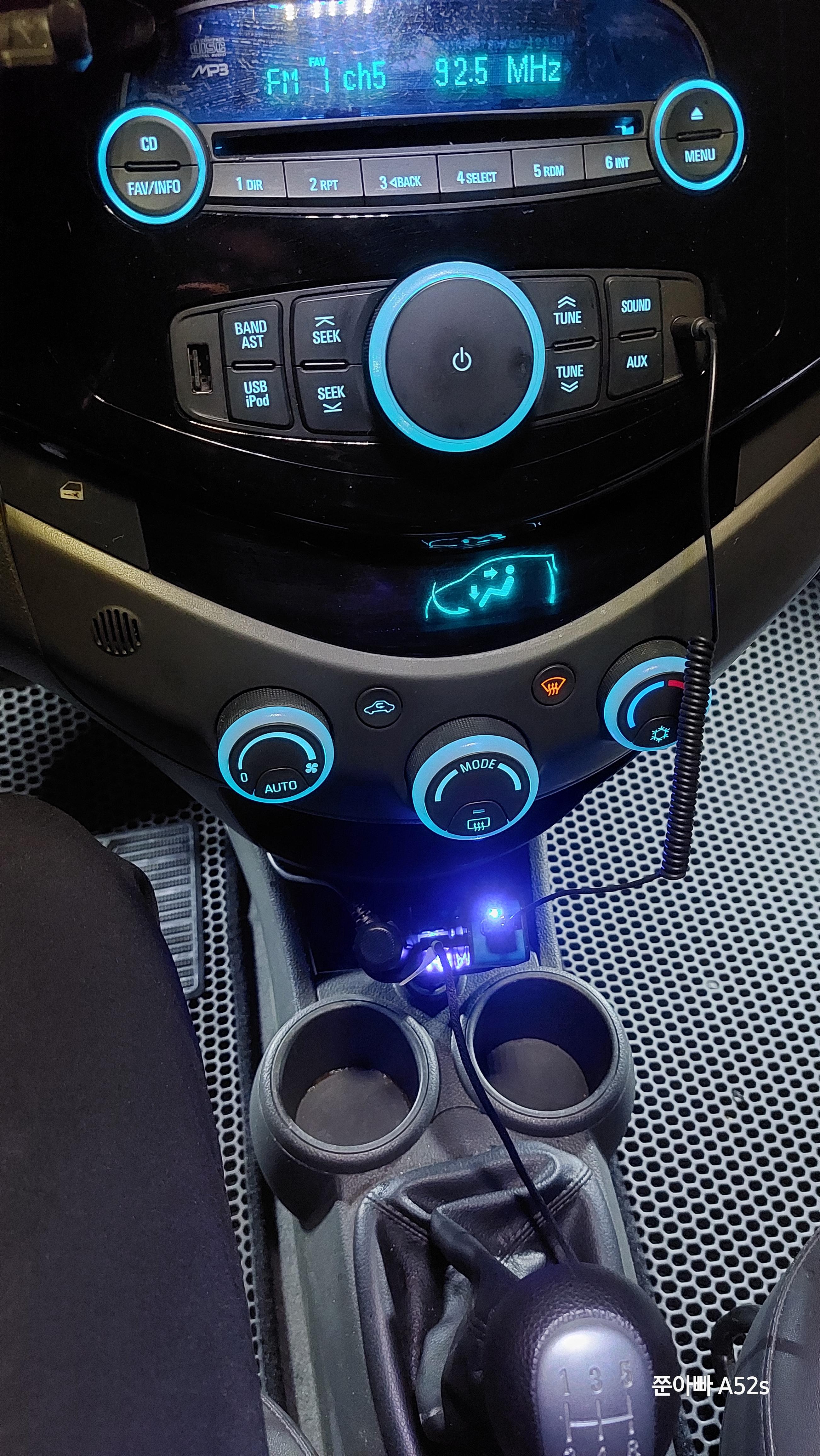 aux형 블루투스 리시버의 전원인usb 부분도 이상없이 전원연결이 잘됩니다.