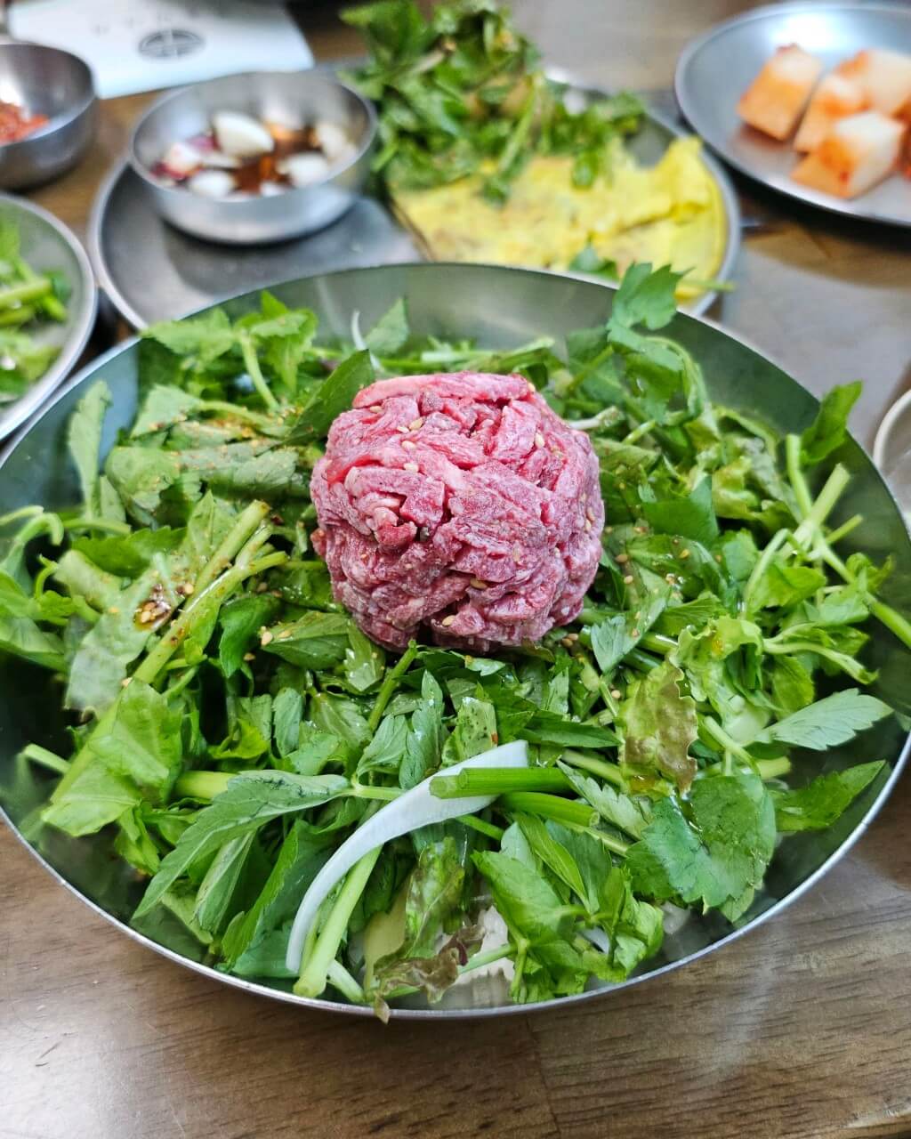 핸썸즈 성수동 곰탕 육회비밤밥 식당 핸썸가이즈 점메추